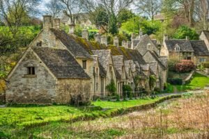 Charming stone cottages in the picturesque English countryside, ideal for tourism and nature lovers.
